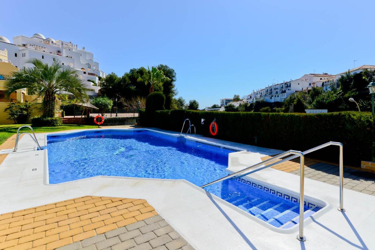 Refurbished 2-Bed Apartment Burriana Beach. Nerja Zewnętrze zdjęcie