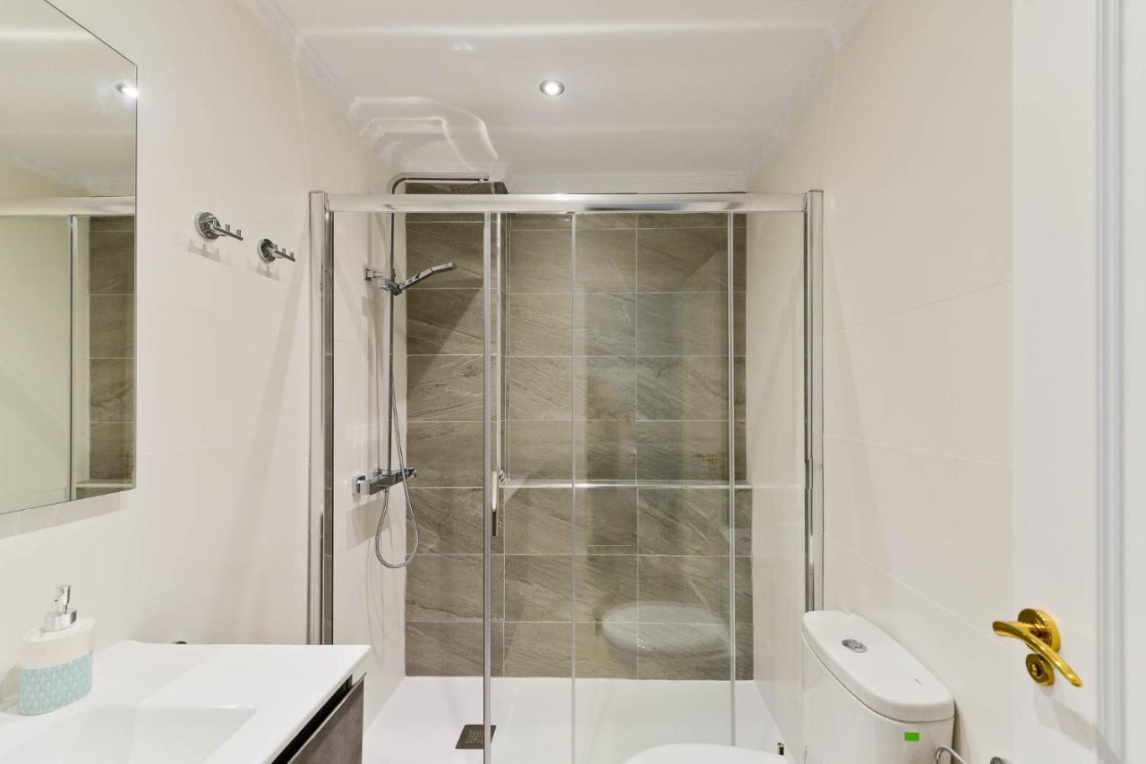 Refurbished 2-Bed Apartment Burriana Beach. Nerja Zewnętrze zdjęcie