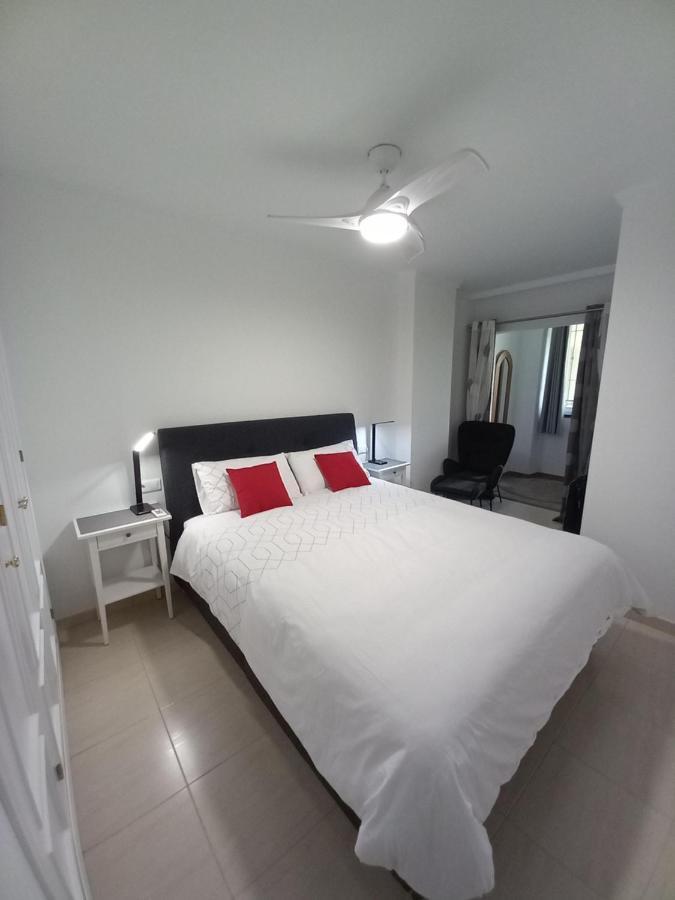 Refurbished 2-Bed Apartment Burriana Beach. Nerja Zewnętrze zdjęcie